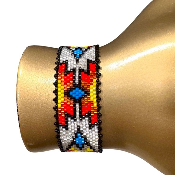 Handwoven handcrafted Native American geometric bracelet colorful Miyuki beads - Picture 3 of 7